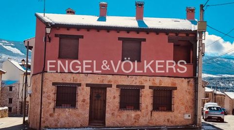 Espléndida casa de pueblo, totalmente reformada en Prádena