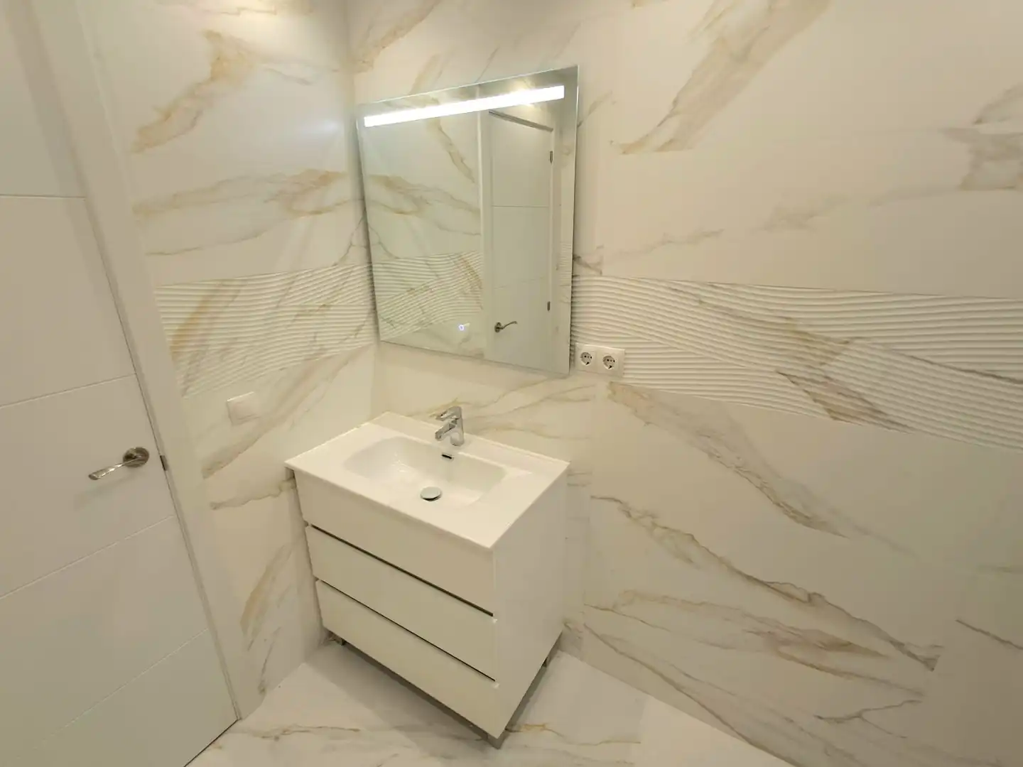 Baño de Apartamento en venta en Benalmádena con Aire acondicionado, Calefacción y Jardín privado