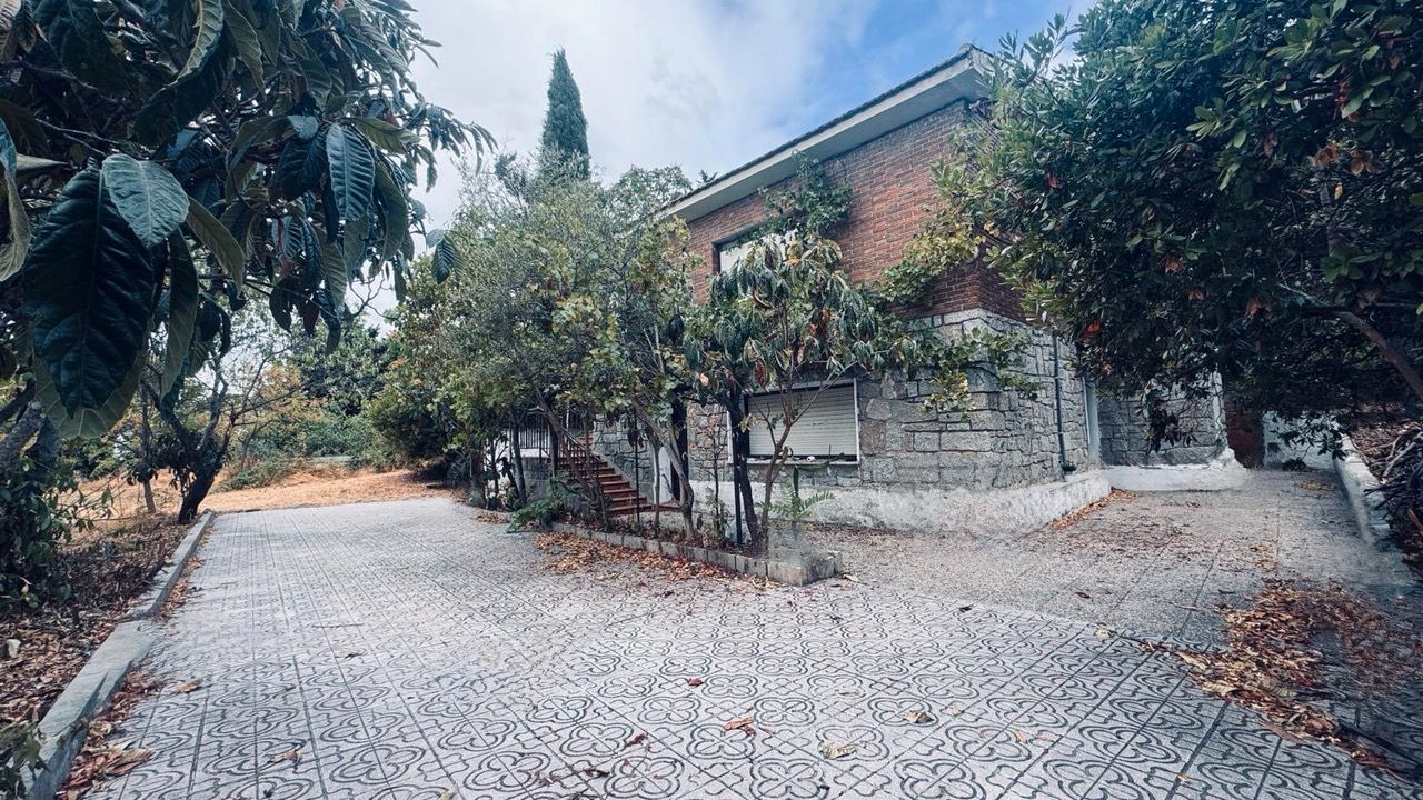 Exterior view of House or chalet for sale in Navalagamella  with Private garden and Swimming Pool