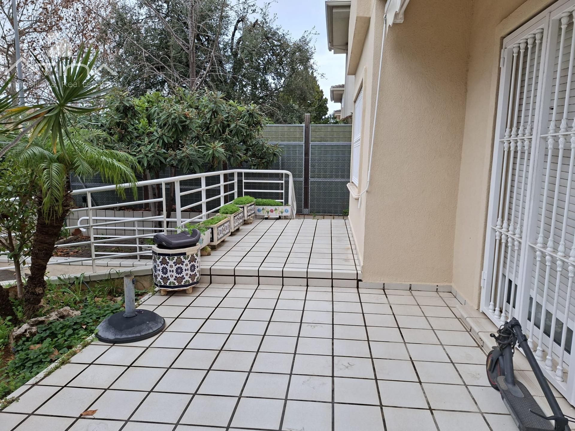 Terrassa de Casa o xalet en venda en Gandia amb Aire condicionat, Jardí privat i Terrassa