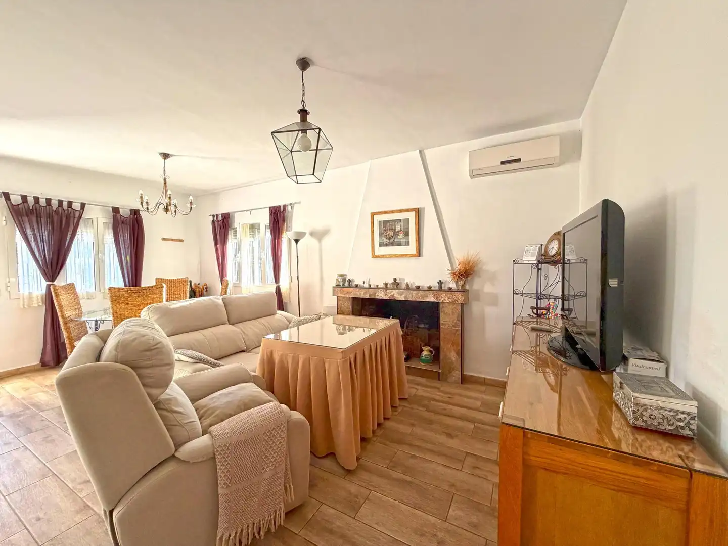 Sala d'estar de Casa o xalet en venda en Espartinas amb Piscina comunitària
