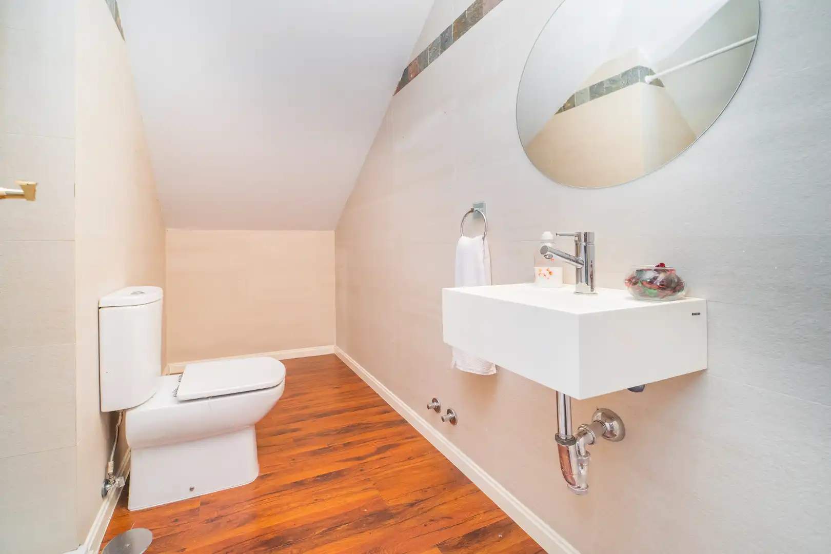 Baño de Casa adosada en venta en Las Rozas de Madrid con Aire acondicionado, Calefacción y Jardín privado