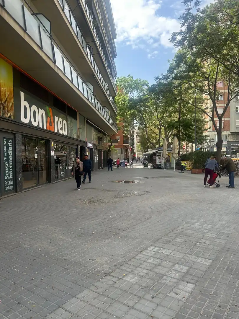Vista exterior de Local de lloguer en Barcelona
