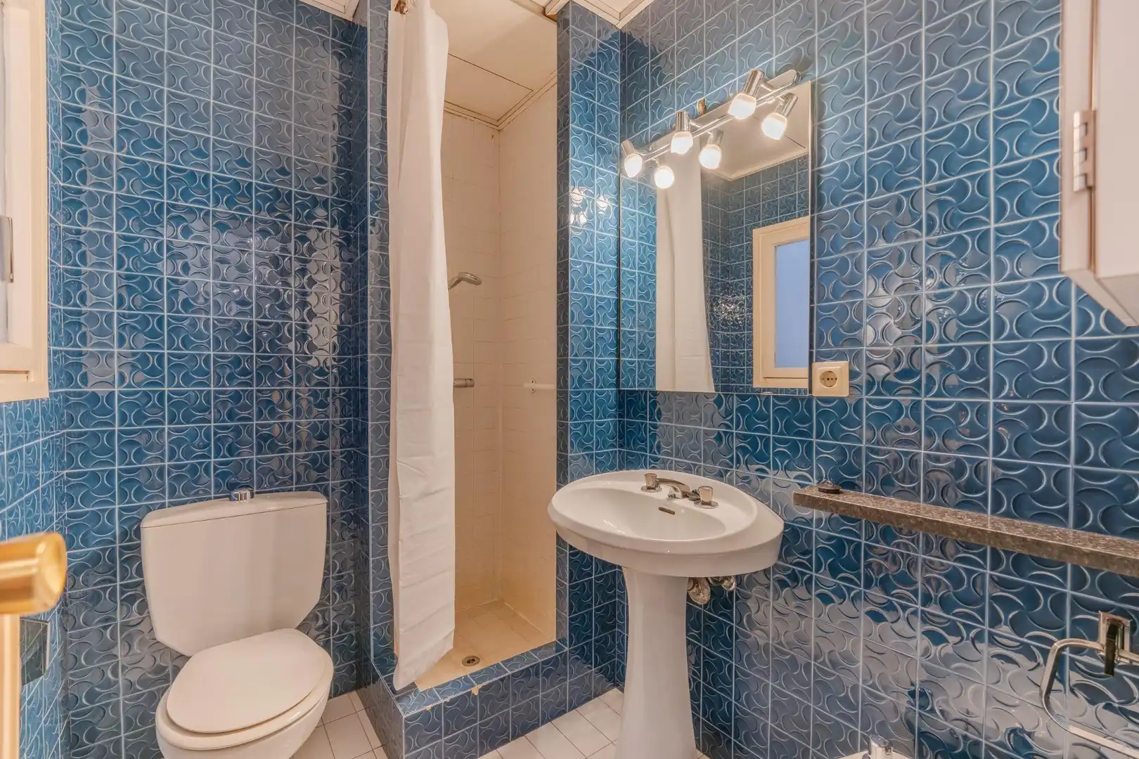 Bany de Apartament de lloguer en Girona amb Calefacció, Parquet i Terrassa