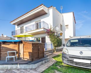Exterior view of Single-family semi-detached for sale in Empuriabrava  with Air Conditioner, Terrace and Swimming Pool
