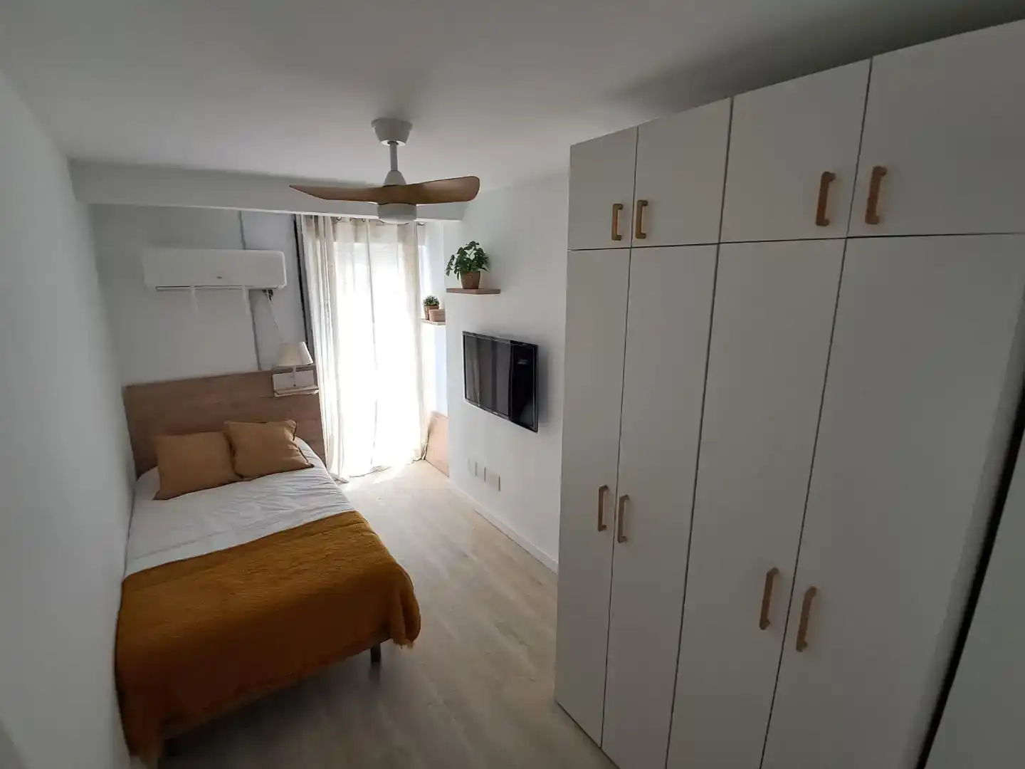 Habitación de Piso de alquiler en Sevilla con Aire acondicionado, Parquet y Amueblado
