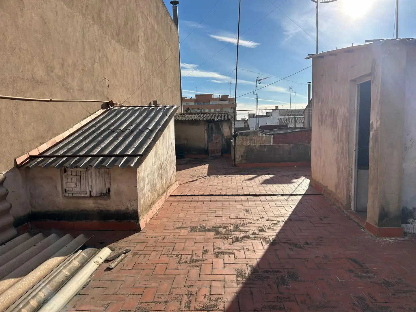 Vista exterior de Edificio en venta en Sagunto / Sagunt