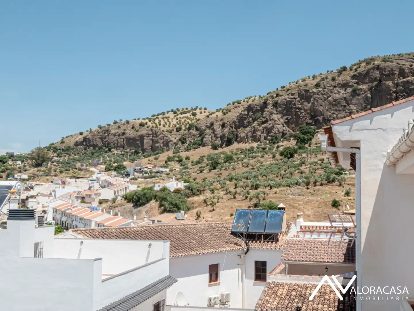 Vista exterior de Casa adosada en venda en Pizarra amb Aire condicionat, Moblat i Forn