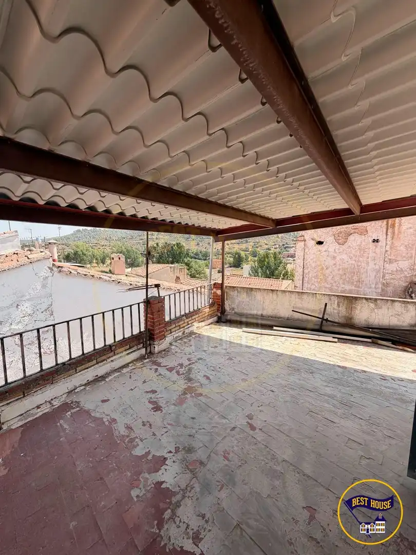 Terrassa de Finca rústica en venda en Mira amb Terrassa, Traster i Moblat