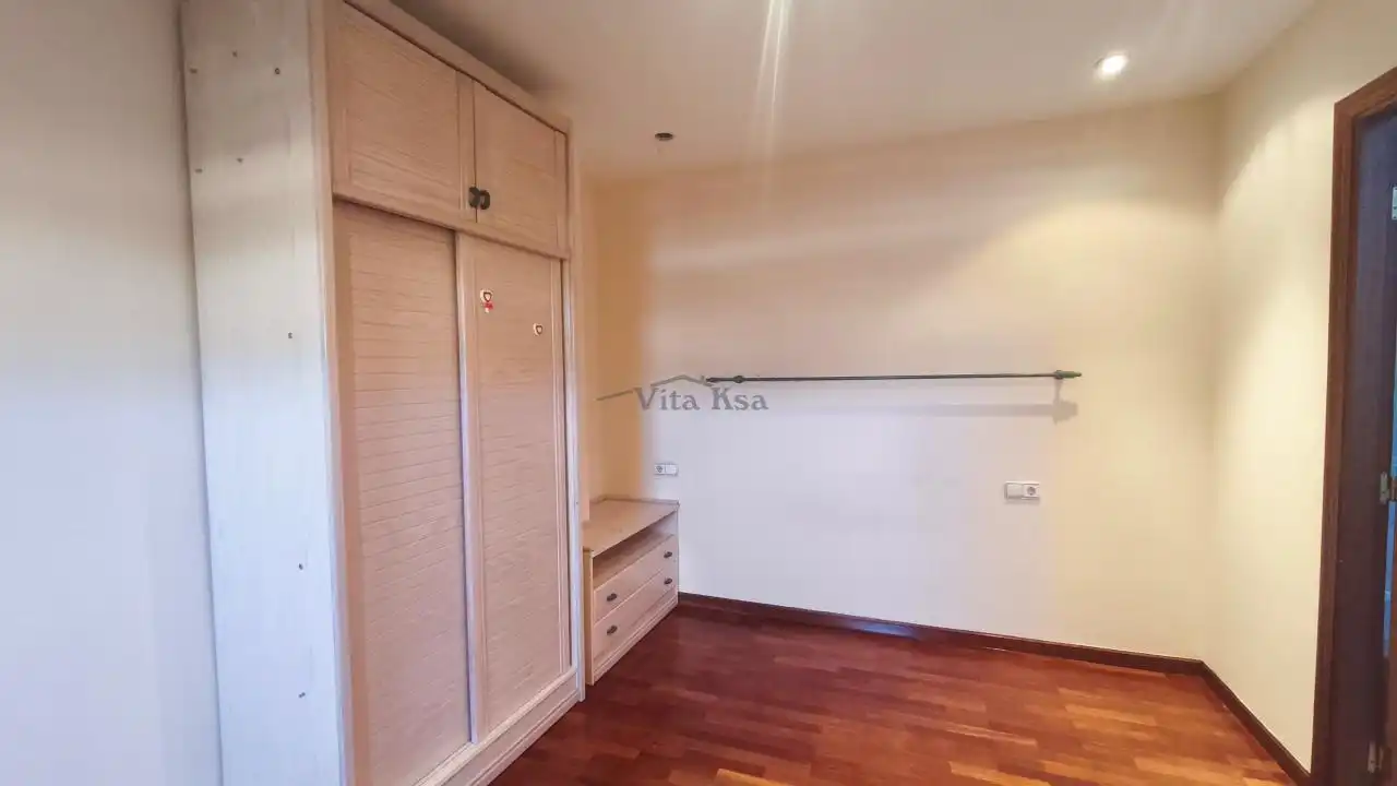 Dúplex de alquiler en Barbadás con Calefacción, Parquet y Amueblado