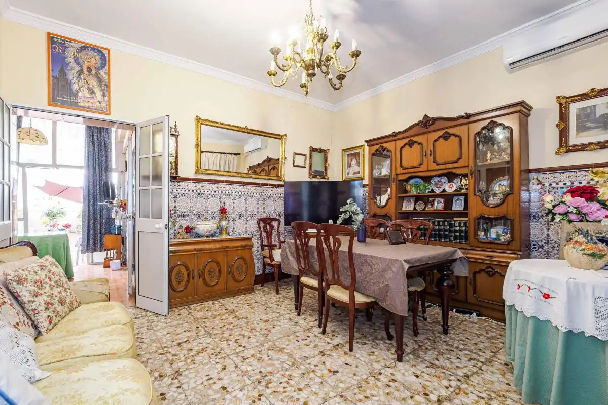 Menjador de Casa adosada en venda en Sevilla amb Aire condicionat, Calefacció i Jardí privat