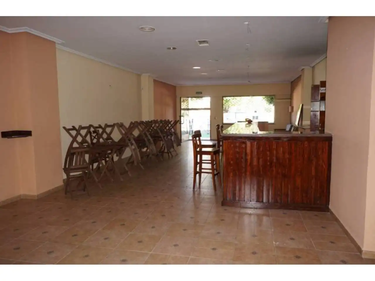 Local comercial en venda a Baena