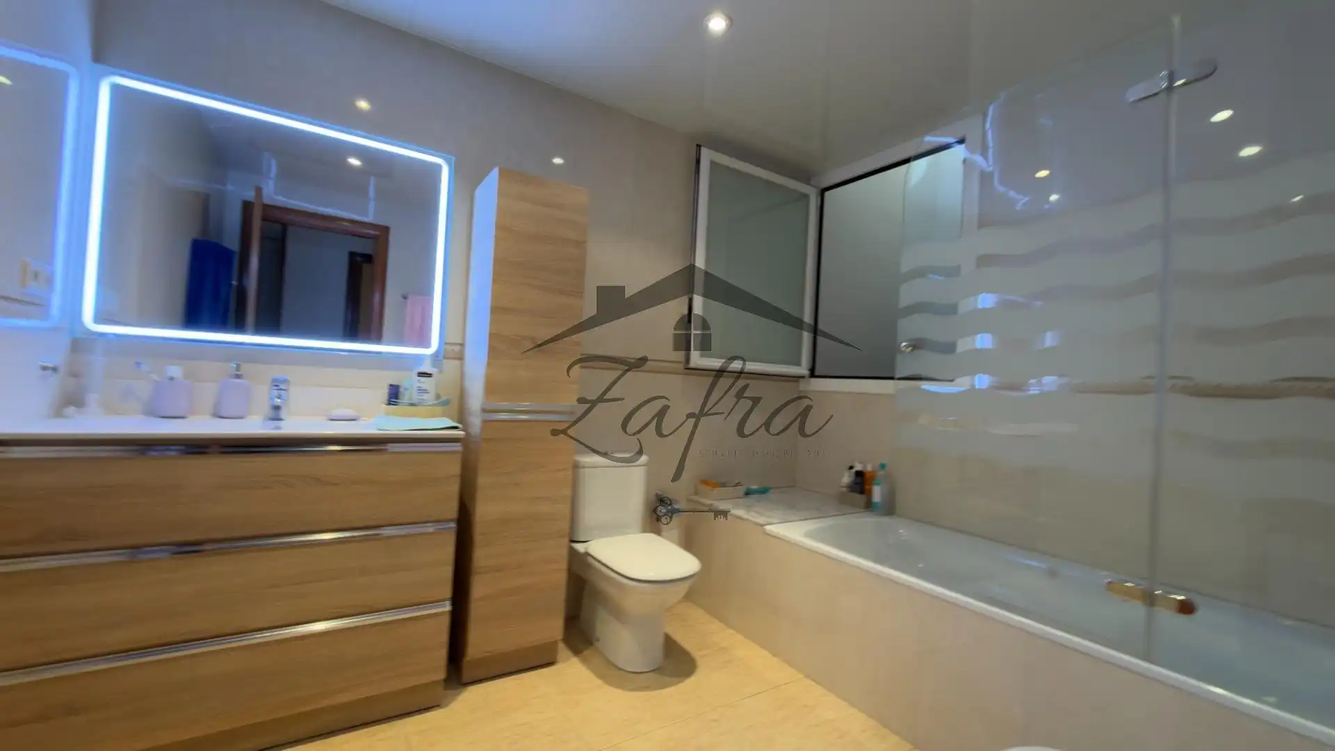 Baño de Casa adosada en venta en Badalona con Calefacción y Terraza