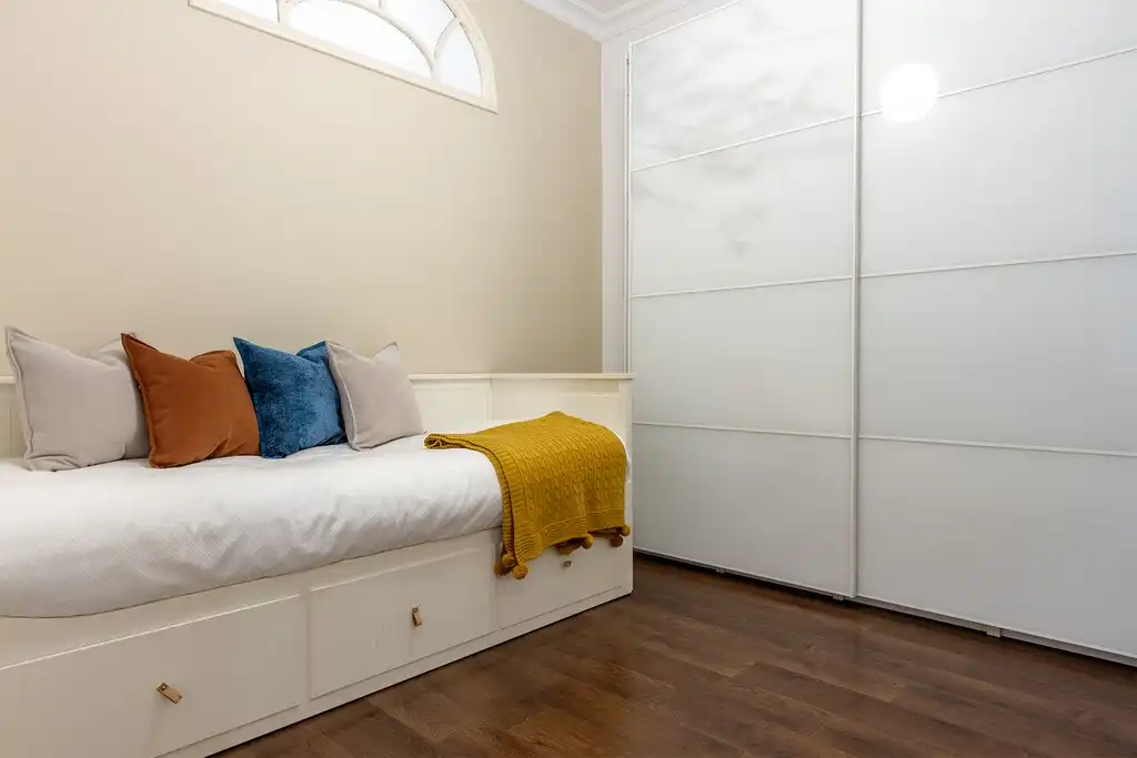 Bedroom of Apartments for sale in Barcelona  with Air Conditioner, Heating and Parquet flooring