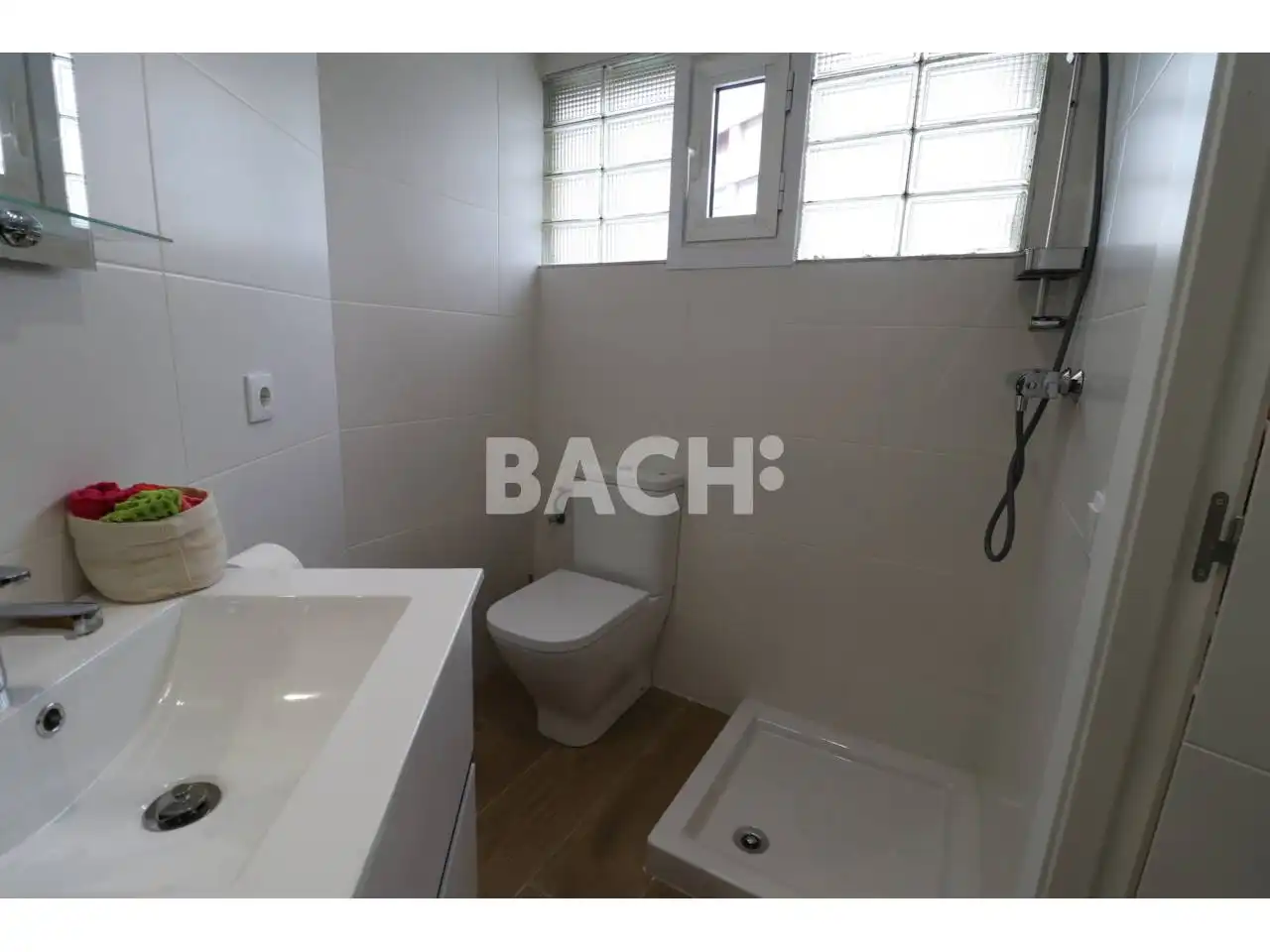 Baño de Piso en venta en Vic con Calefacción y Balcón