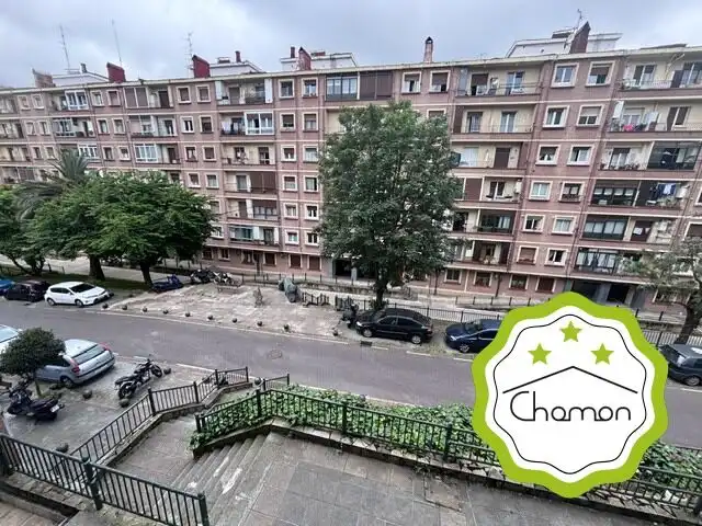 Vista exterior de Piso en venta en Bilbao  con Calefacción, Amueblado y Balcón