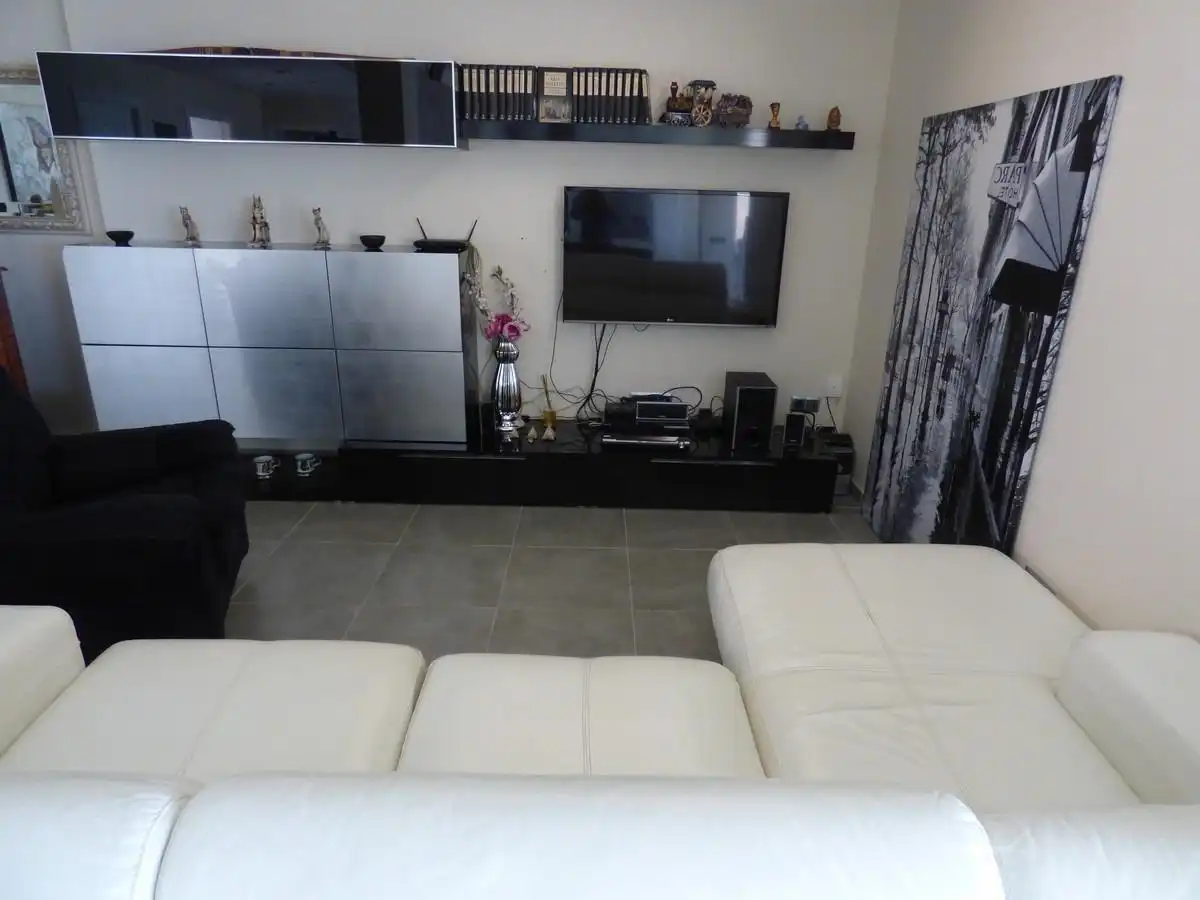 Sala d'estar de Casa adosada en venda en Alicante / Alacant amb Aire condicionat, Calefacció i Jardí privat