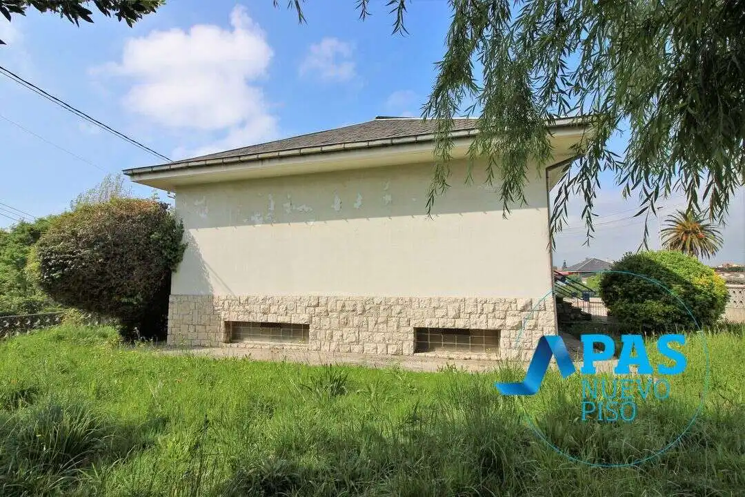 Vista exterior de Casa o xalet en venda en Santander amb Calefacció, Jardí privat i Traster