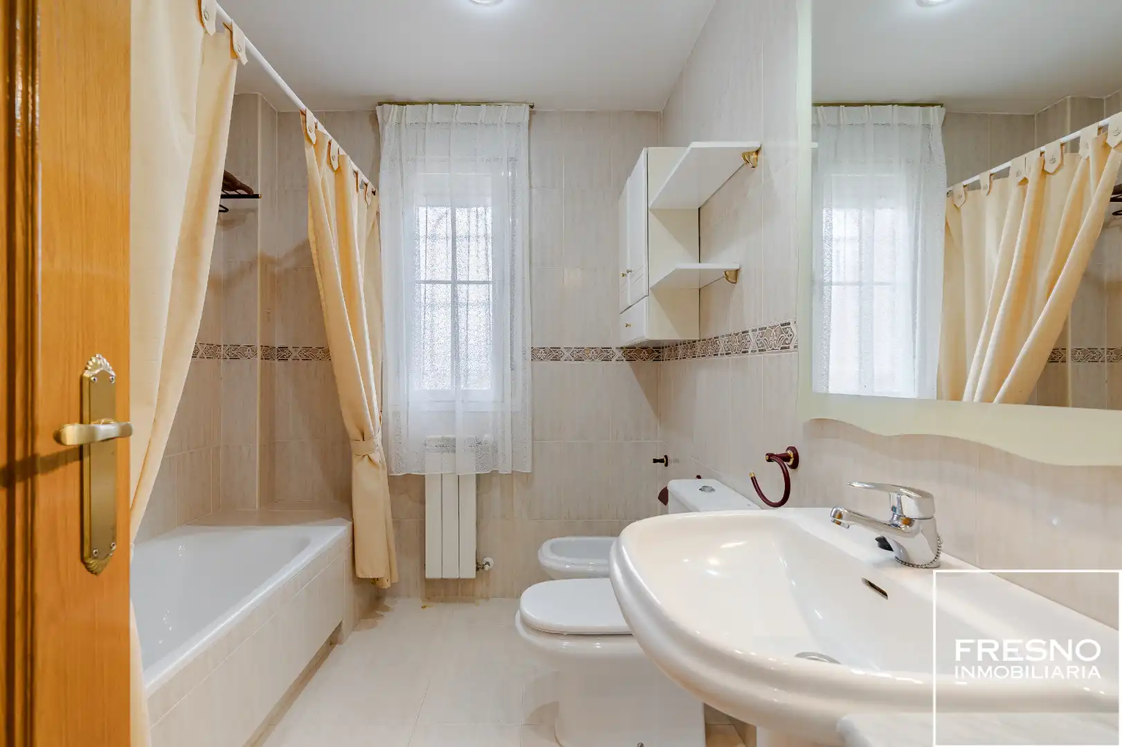 Bathroom of Detached homes for sale in Cobeña  with Air Conditioner, Heating and Private garden