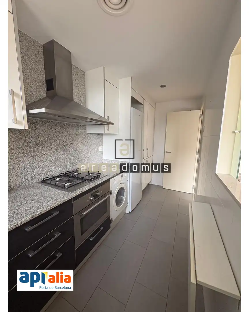 Cocina de Piso en venta en Sant Feliu de Llobregat con Calefacción, Jardín privado y Trastero