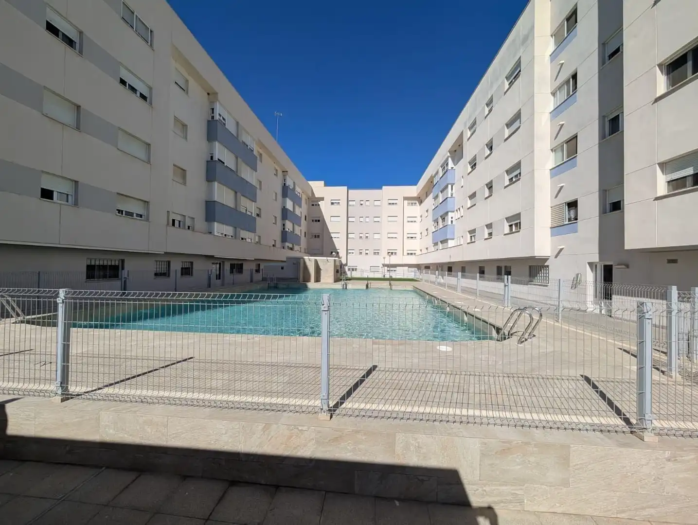 Swimming pool of Flat for sale in San Fernando  with Air Conditioner, Heating and Community pool