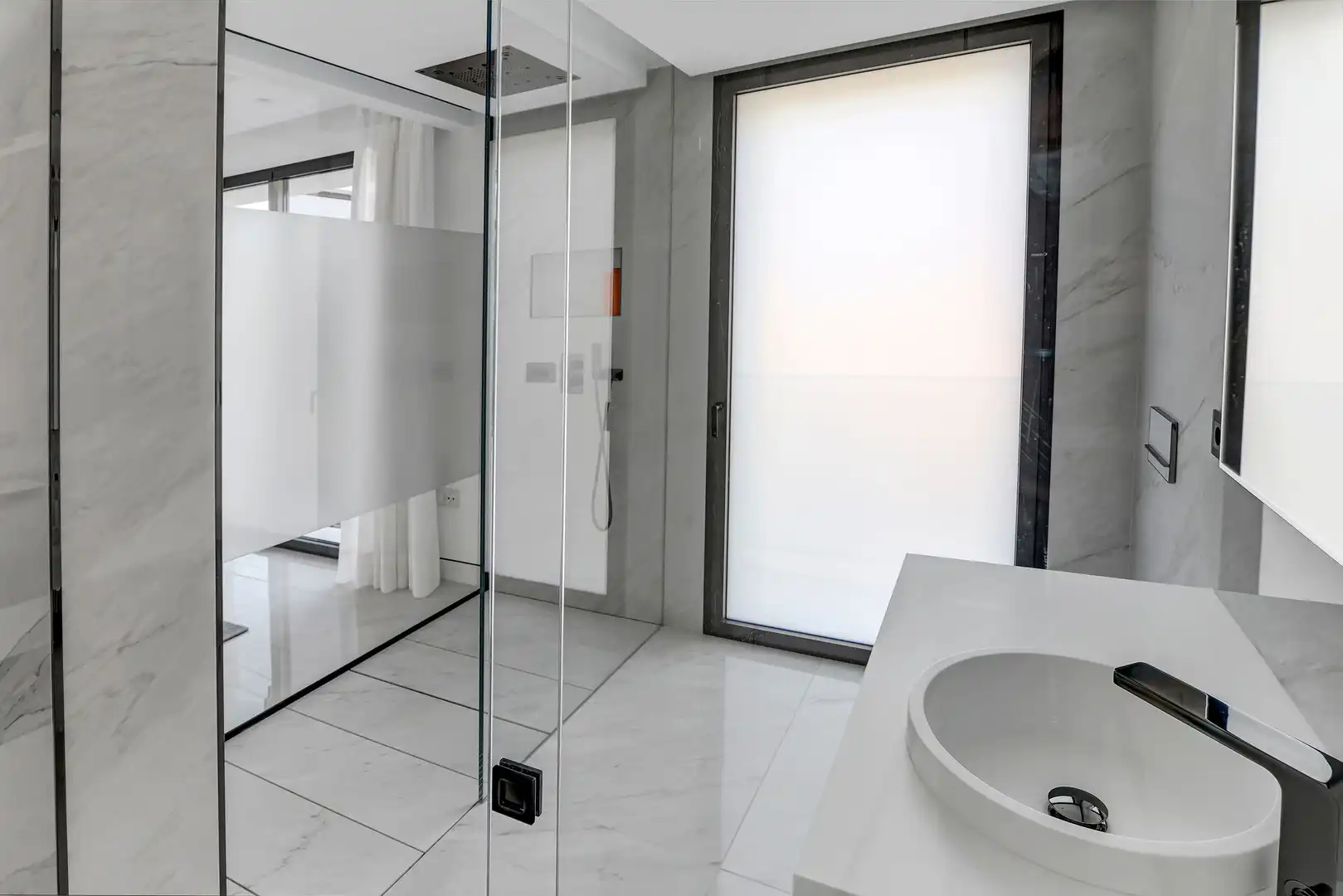 Baño de Apartamento en venta en Estepona con Aire acondicionado, Calefacción y Parquet