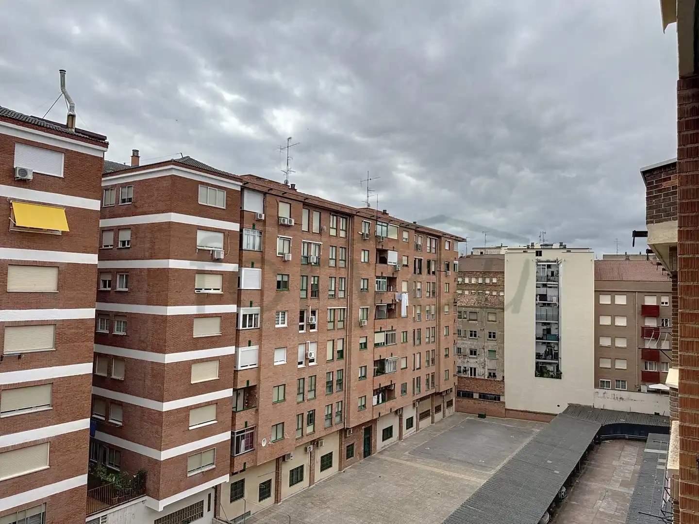 Piso con terraza en venta en Avenida PEREZ GALDOS