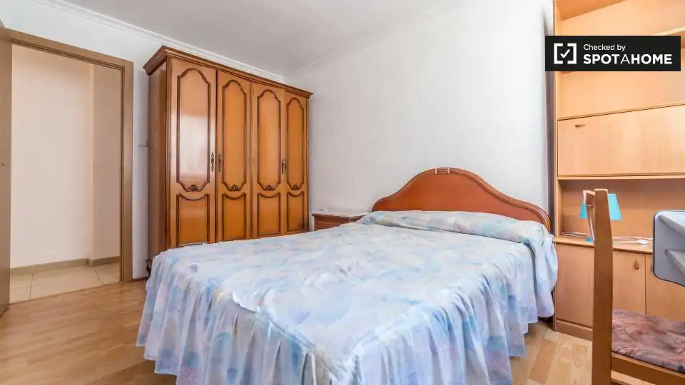 Bedroom of Flat for share in Valencia  with Air Conditioner, Terrace and Furnished