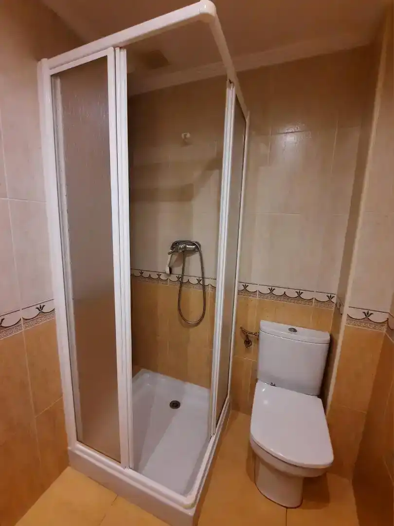 Badezimmer von Wohnung zur Miete in Gozón