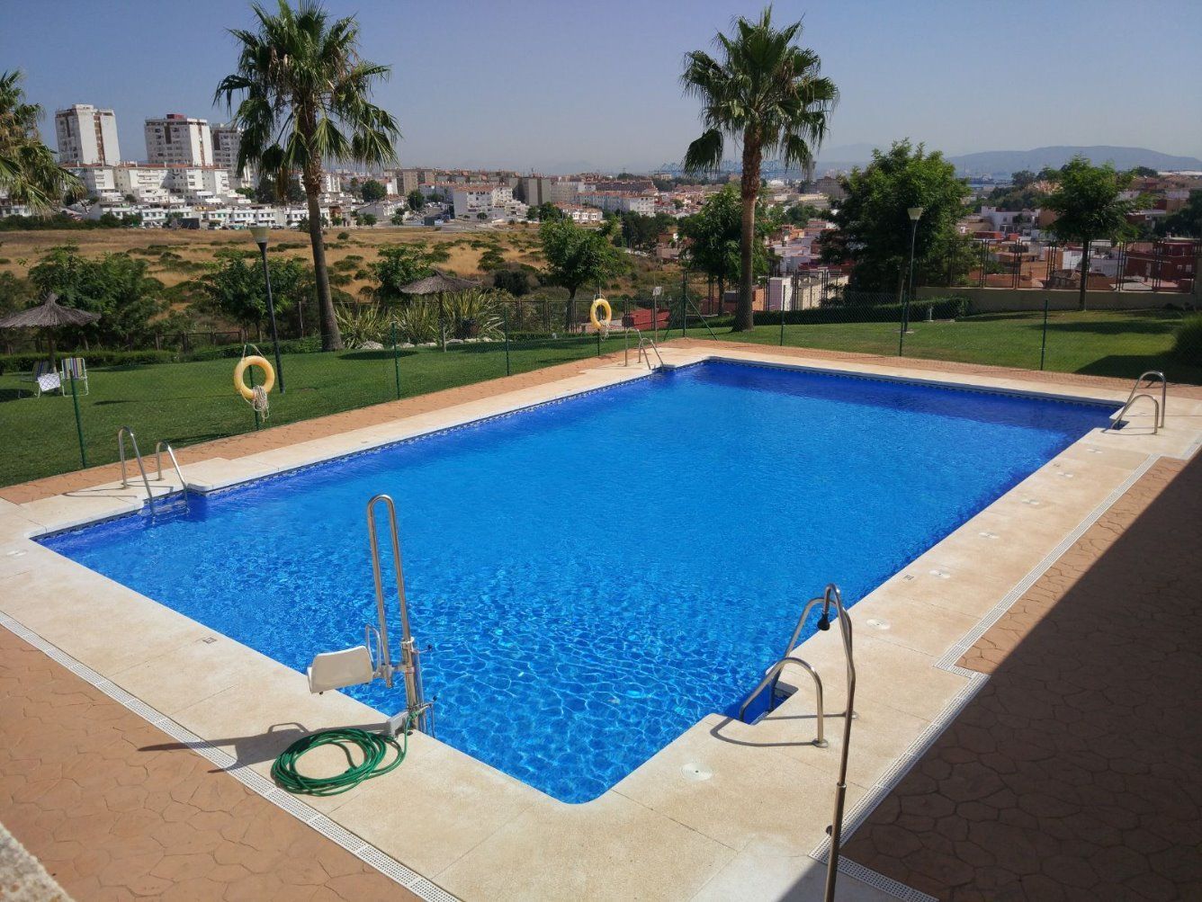 Swimming pool of Flat to rent in Algeciras  with Furnished and Community pool