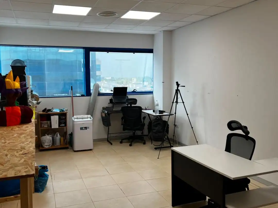 Office for rent in Sevilla  with Air Conditioner, Heating and Furnished