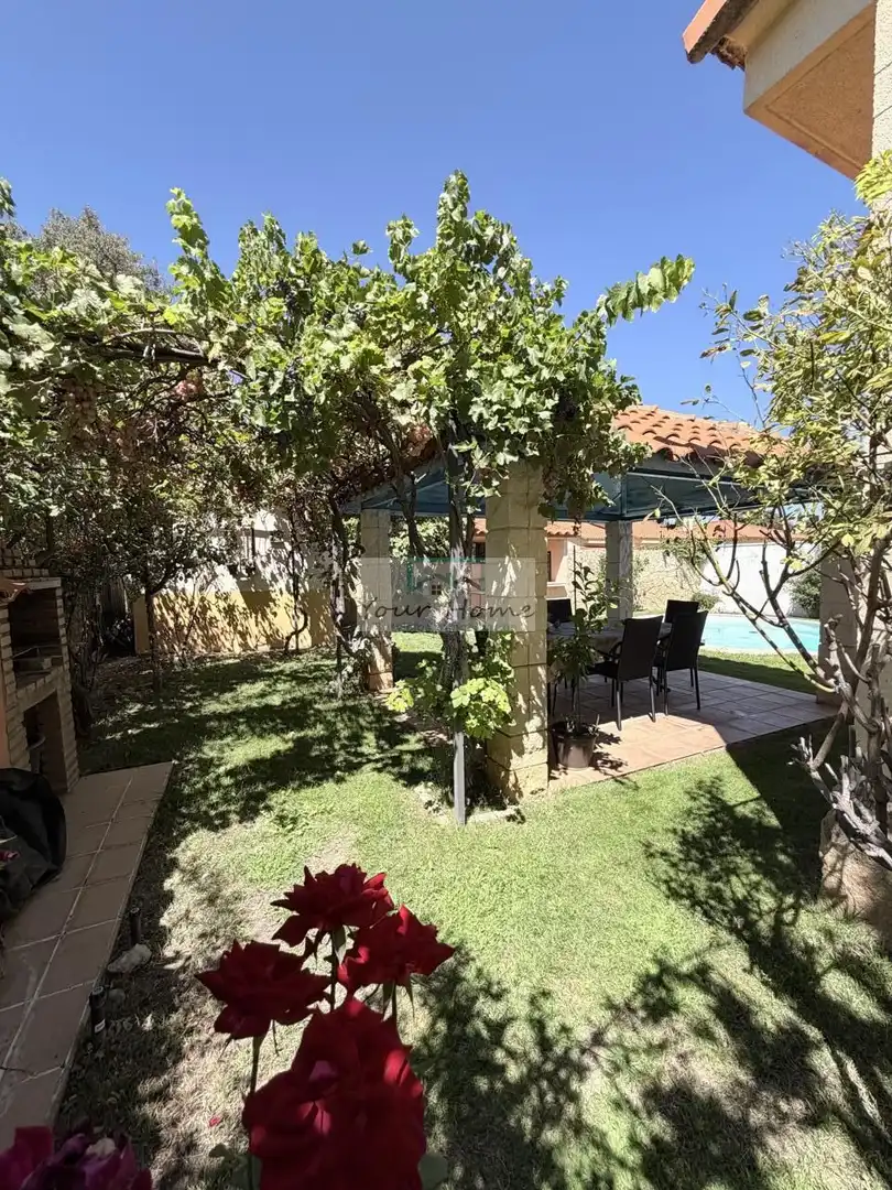 Casa amb piscina en venda a Calle de los Pinares, imagen 6