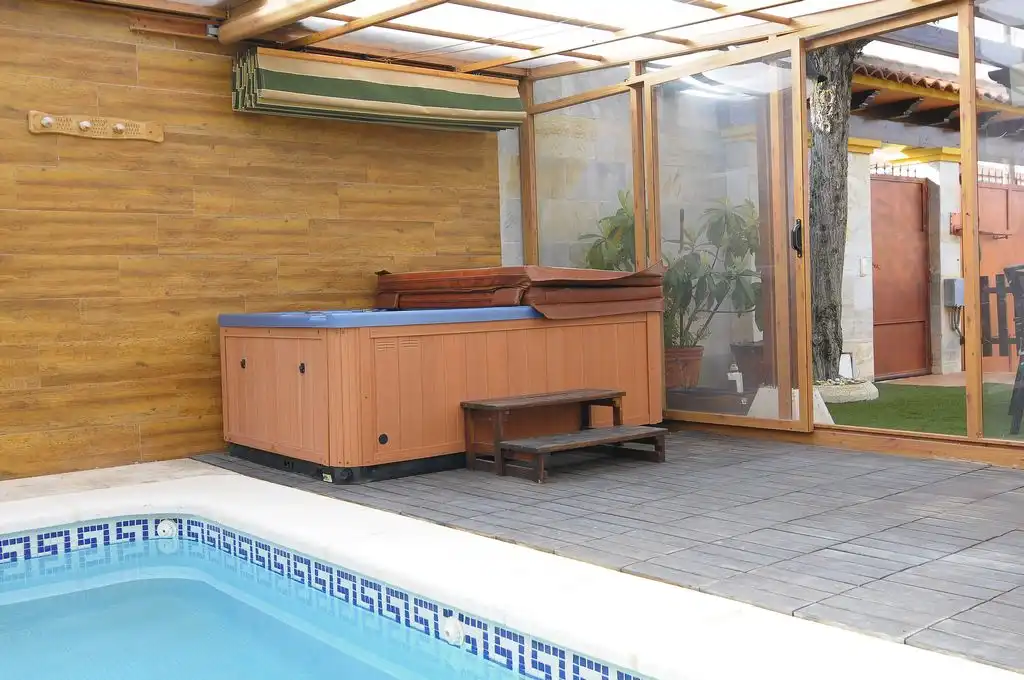 Schwimmbecken von Haus oder Chalet zum Verkauf in Valdepeñas mit Klimaanlage, Heizung und Privatgarten