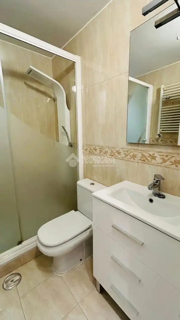 Bathroom of Flat for sale in Madrid  with Air Conditioner, Heating and Terrace