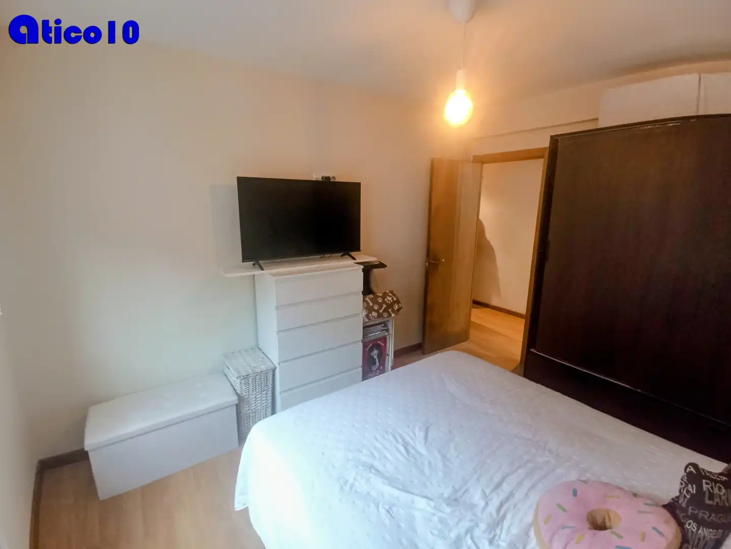 Dormitori de Pis en venda en Oviedo  amb Calefacció, Parquet i Traster