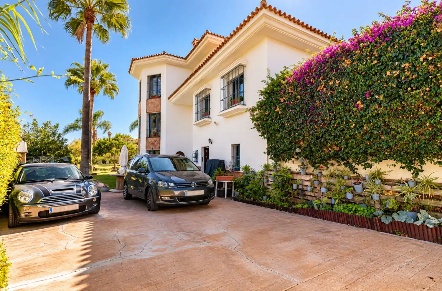 Exterior view of Houses for sale in Sotogrande Costa