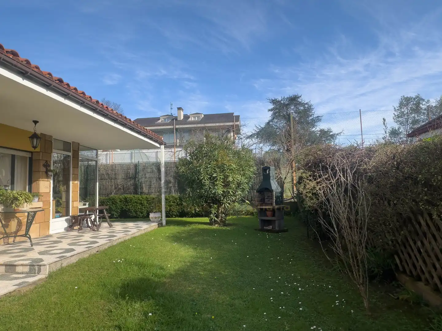Jardí de Casa o xalet en venda en Gijón  amb Traster i Piscina