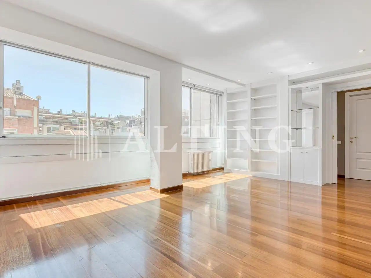 Außenansicht von Wohnung zur Miete in  Barcelona Capital mit Klimaanlage, Heizung und Parkett