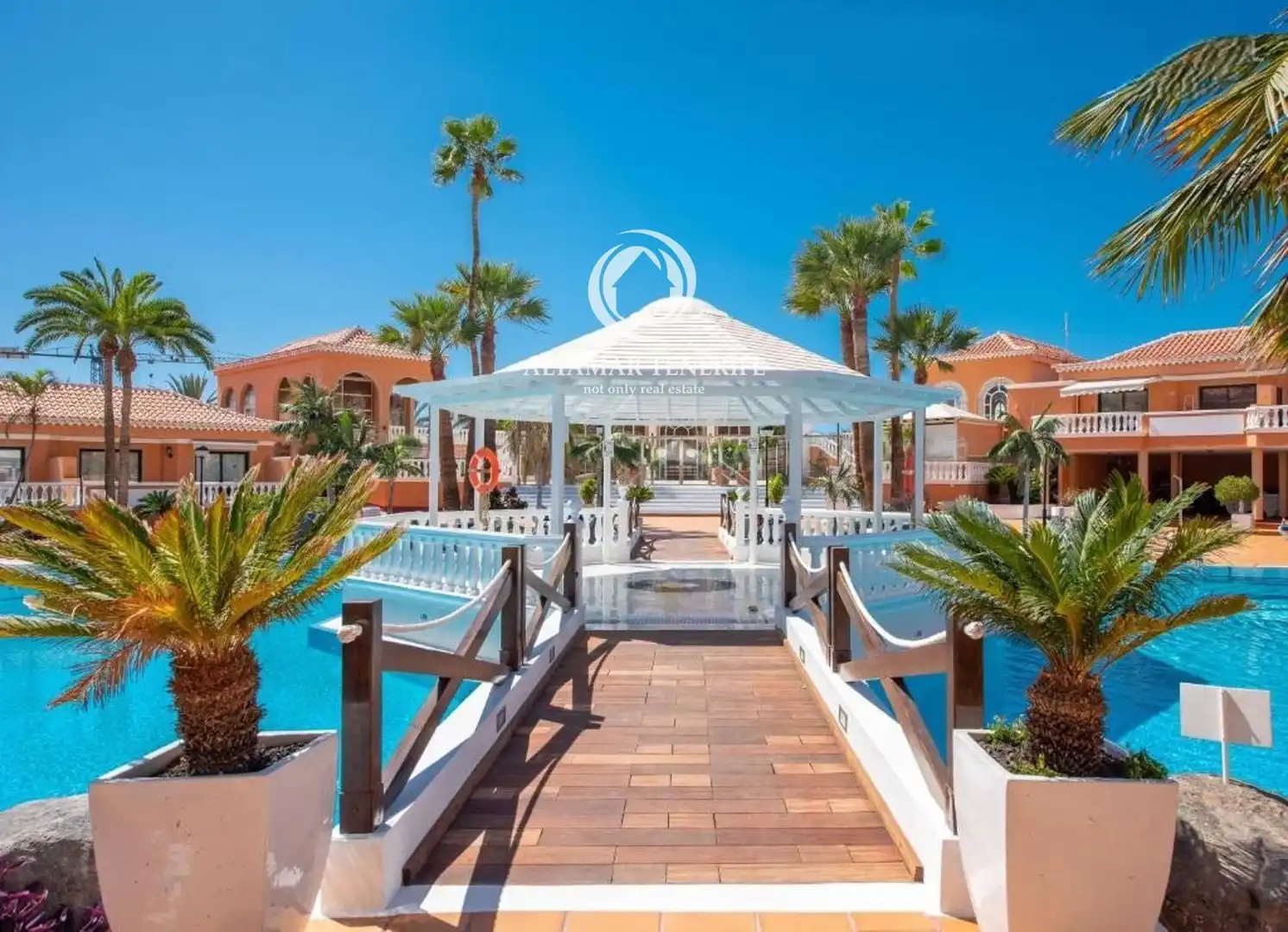 Vista exterior de Apartament en venda en Arona amb Terrassa, Piscina i Piscina comunitària