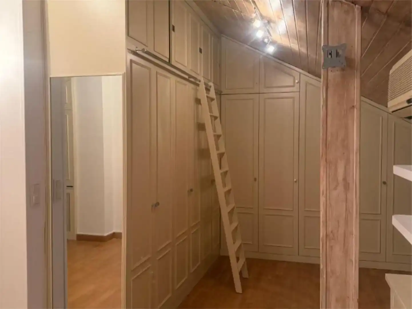 Dormitori de Casa o xalet de lloguer en  Madrid Capital amb Aire condicionat, Piscina i Balcó