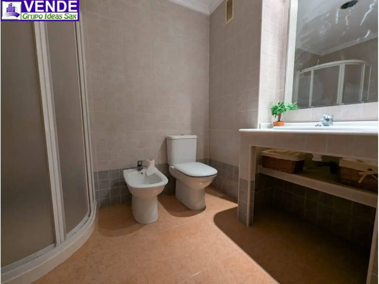 Bany de Edifici en venda en Sax