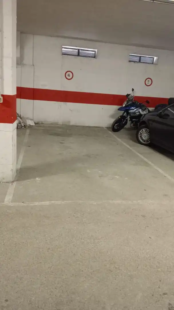 Parking de Piso en venta en Vega de Espinareda con Calefacción, Terraza y Trastero