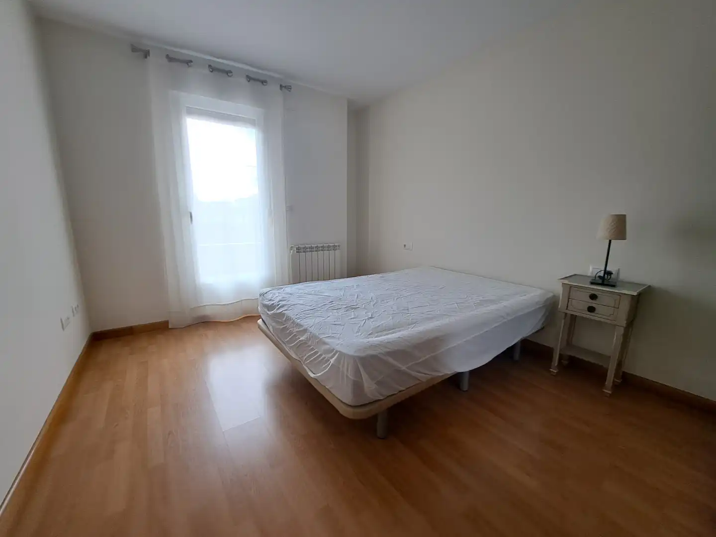 Habitación de Apartamento de alquiler en San Andrés del Rabanedo con Calefacción, Parquet y Trastero