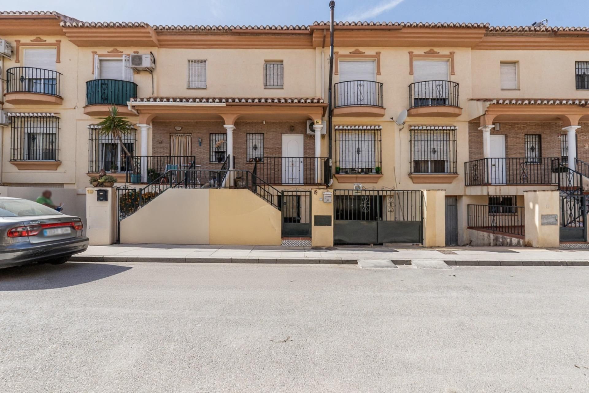 Exterior view of Single-family semi-detached for sale in Vegas del Genil  with Air Conditioner, Heating and Storage room