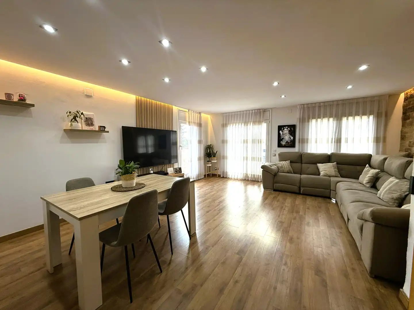 Living room of Duplexes for sale in Palau-solità i Plegamans  with Air Conditioner, Heating and Parquet flooring