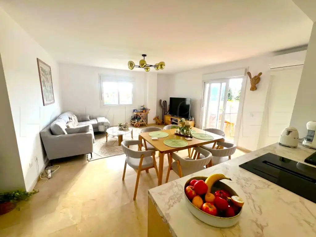 Sala d'estar de Àtic en venda en Torremolinos amb Jardí privat, Terrassa i Piscina comunitària