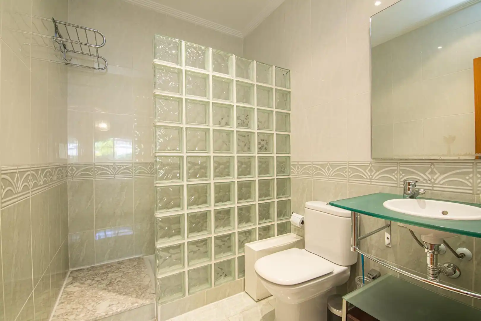 Bathroom of Houses for sale in Elche / Elx  with Air Conditioner, Heating and Terrace