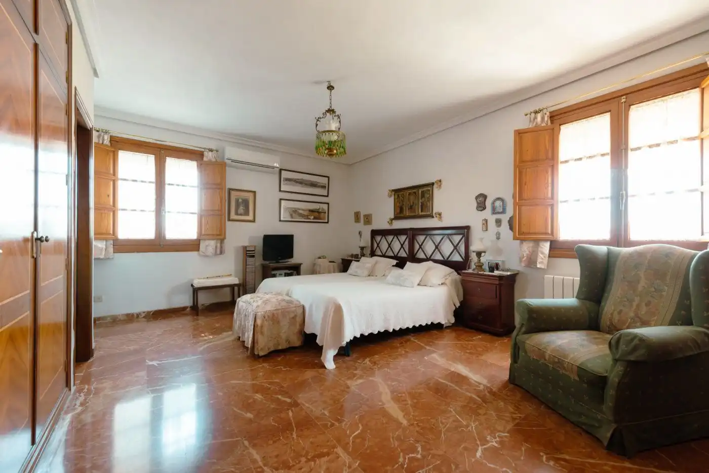 Habitación de Casa o chalet en venta en Tomares con Calefacción, Jardín privado y Terraza