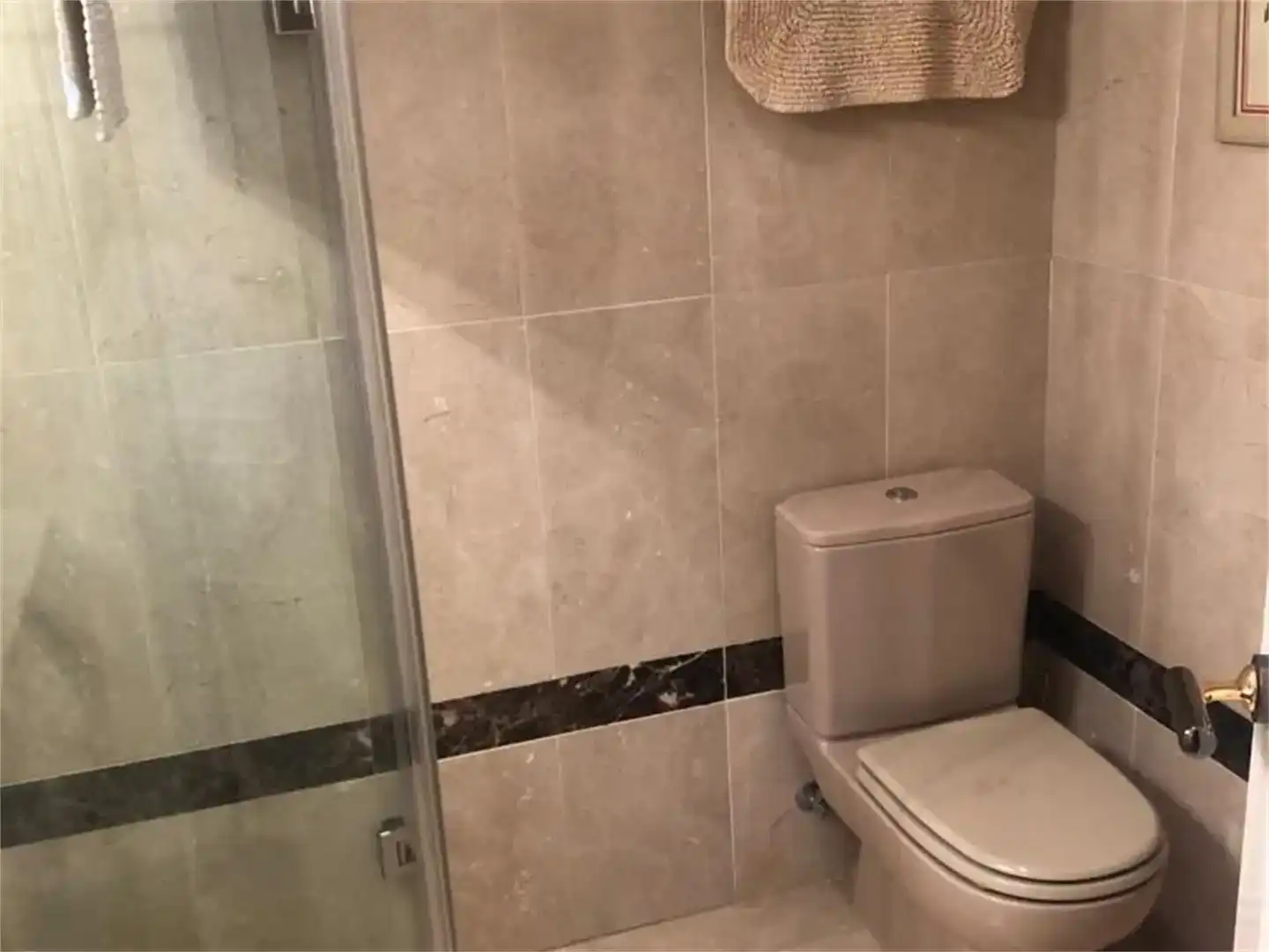 Bany de Casa adosada en venda en Estepona amb Aire condicionat, Piscina i Balcó
