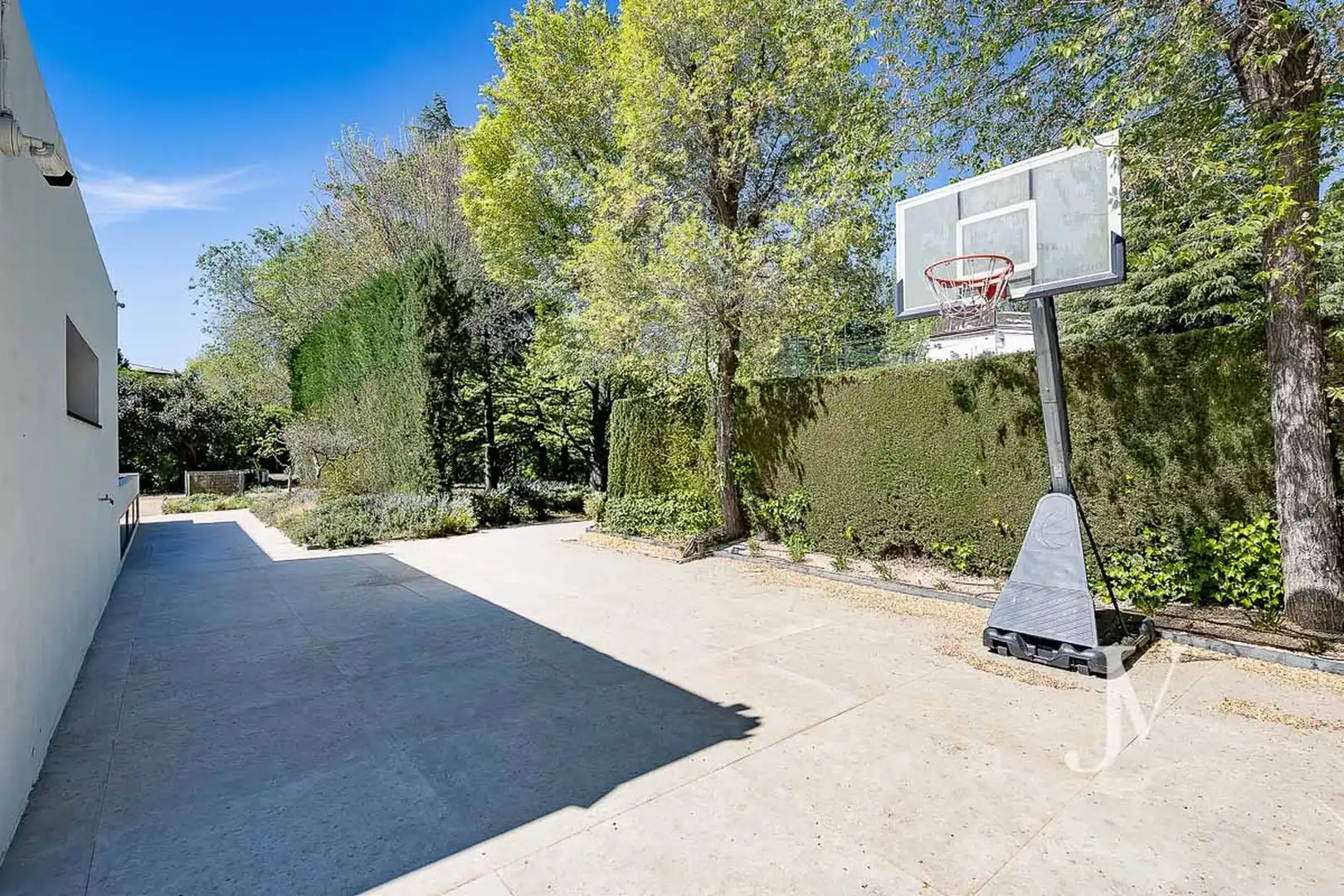 Vista exterior de Casa o xalet en venda en Pozuelo de Alarcón amb Aire condicionat, Calefacció i Jardí privat